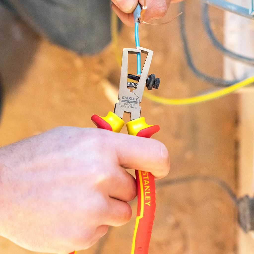 Stanley Pince Et Ciseaux 0-84-010 Pince à Dénuder VDE 160 Mm 3 Stanley Pince Et Ciseaux 0-84-010 Pince à Dénuder VDE 160 Mm – Image 3