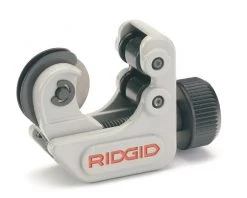 Ridgid Coupe-tube 21938 Modèle 101-ML Coupeur De Tuyaux Dans Les Espaces Confinés Pour Les Tuyaux Multicouches 6-28 Mm