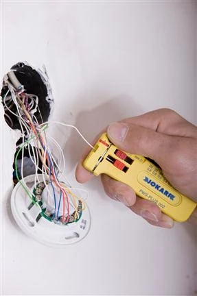 Jokari Pince Et Ciseaux 40025 Micro Pince à Dénuder PWS-Plus 002 2 Jokari Pince Et Ciseaux 40025 Micro Pince à Dénuder PWS-Plus 002 – Image 2