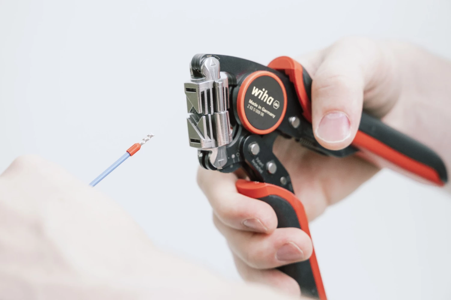 Wiha Pince Et Ciseaux 45223 Pince à Sertir Automatique 193 Mm 3 Wiha Pince Et Ciseaux 45223 Pince à Sertir Automatique 193 Mm – Image 3