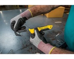 Stanley Couteau De Sécurité FMHT10358-0 Coupe-film FatMax Bimat à Tête Remplaçable 7 Stanley Couteau De Sécurité FMHT10358-0 Coupe-film FatMax Bimat à Tête Remplaçable -Coupe-tubes Soldes fmht10358 0 coupe film fatmax bimat a tete remplacable 3