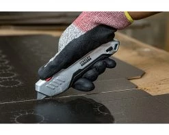 Stanley FMHT10370-0 Couteau De Sécurité FatMax Squeeze Metal 5 Stanley FMHT10370-0 Couteau De Sécurité FatMax Squeeze Metal -Coupe-tubes Soldes fmht10370 0 couteau de securite fatmax squeeze metal 2