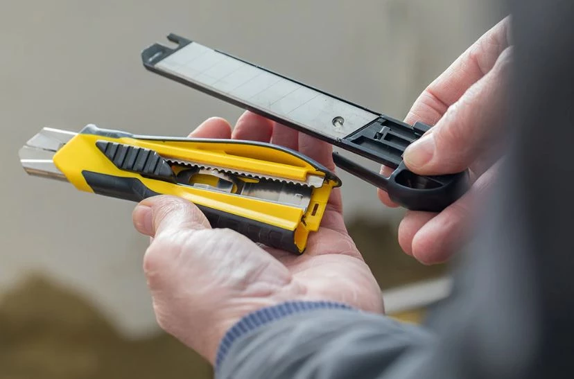 Stanley Cutter STHT10270-0 ® Ciseaux Dynagrip 18 Mm Avec Magasin 3 Stanley Cutter STHT10270-0 ® Ciseaux Dynagrip 18 Mm Avec Magasin – Image 3