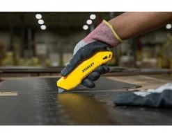 Stanley STHT10368-0 Couteau De Sécurité Squeeze 5 Stanley STHT10368-0 Couteau De Sécurité Squeeze -Coupe-tubes Soldes stht10368 0 couteau de securite squeeze 2